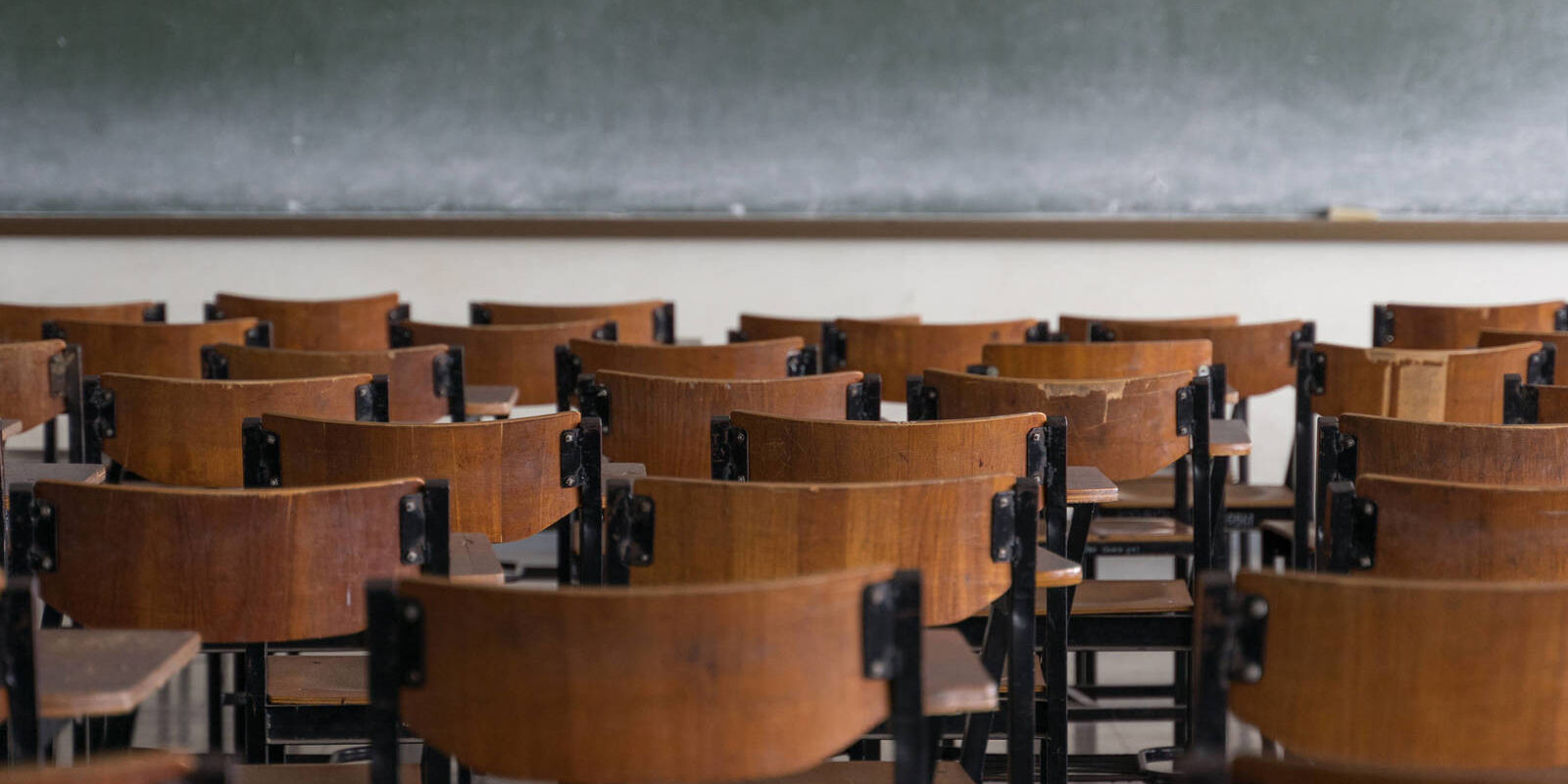 las-otras-aulas-vacias-un-recorrido-historico-a-traves-de-nuestras-clases-suspendidas